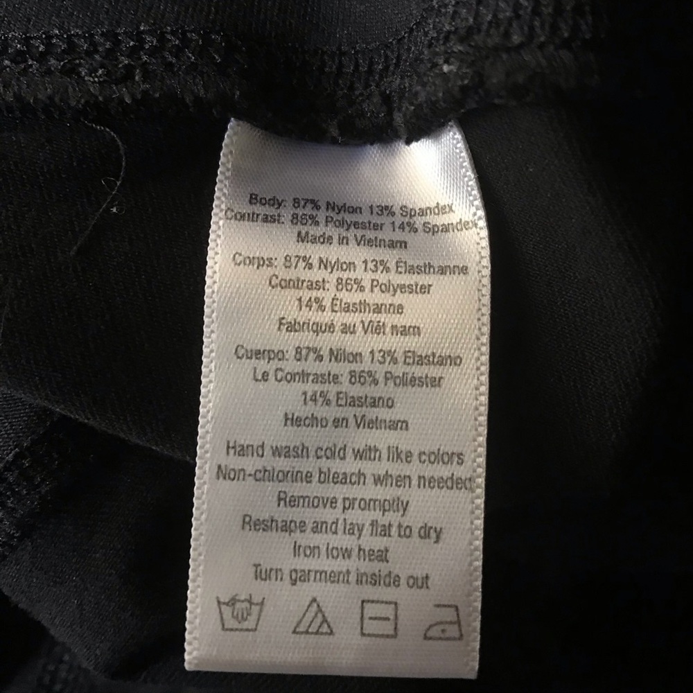 SOLD // Alo Yoga Black Leggings - Picture 10 of 11